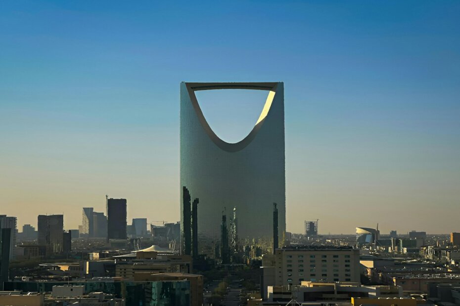 Kingdom Tower, Riyadh skyline